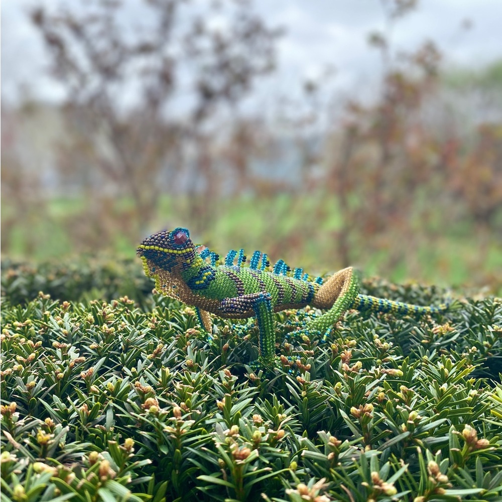 Beaded Green Iguana Figurine - Decorative Reptile Sculpture